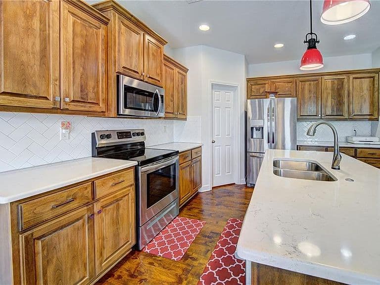 Listing photo 5