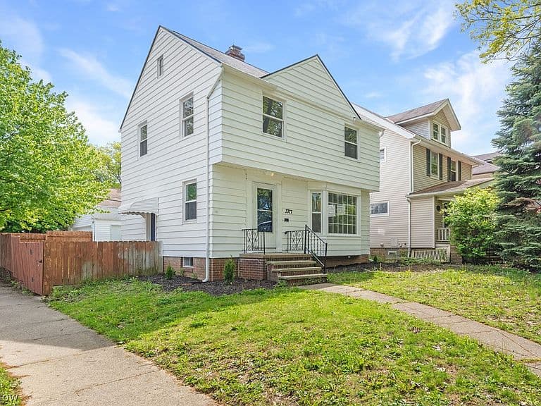 Listing photo 2