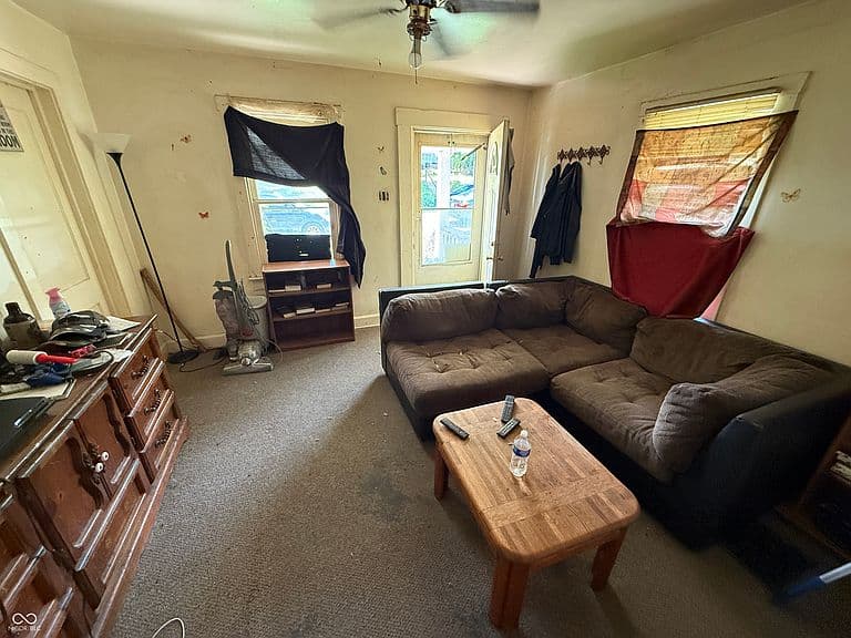 Listing photo 3
