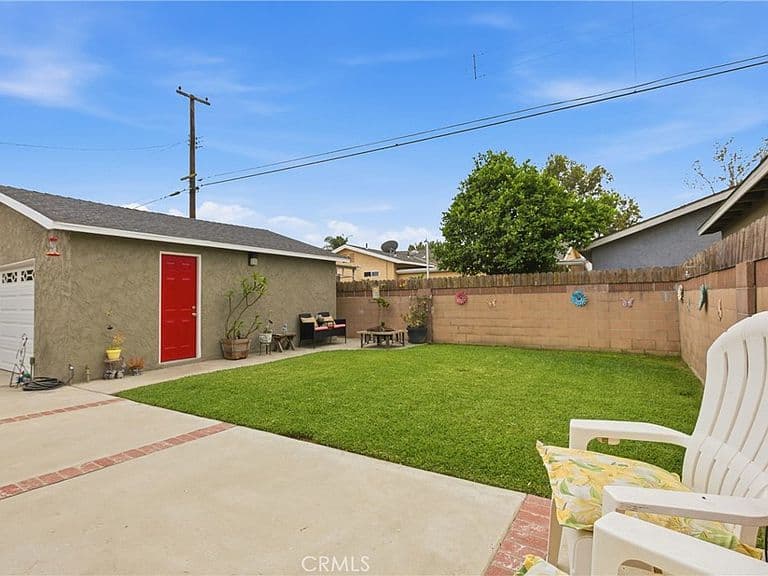 Listing photo 5