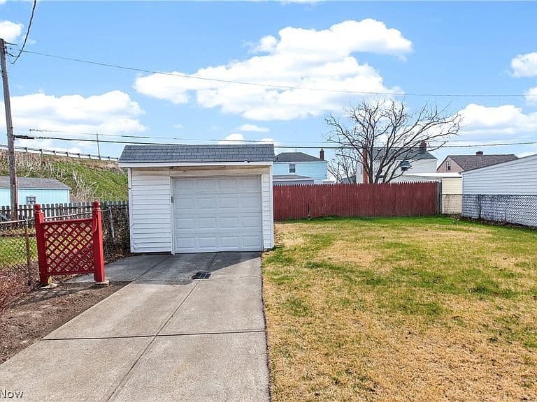 Listing photo 4