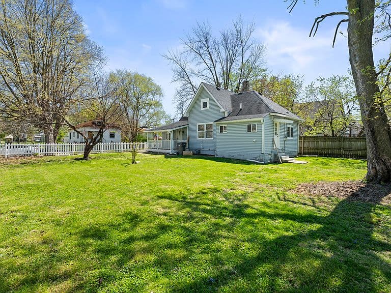 Listing photo 2