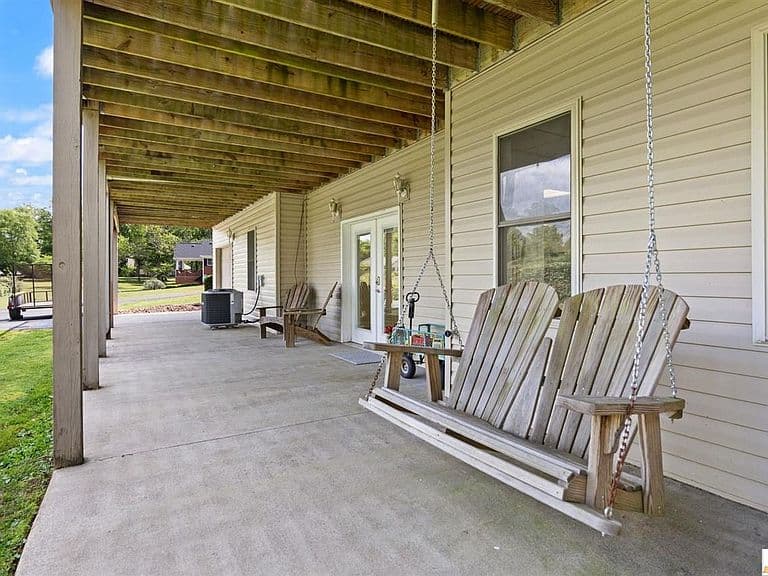 Listing photo 5
