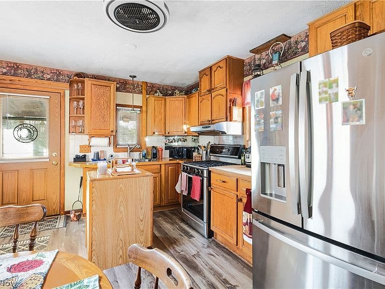Listing photo 5