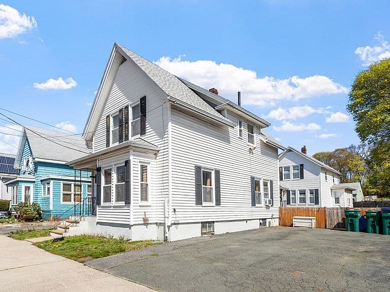 Listing photo 3