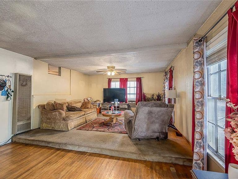 Listing photo 4