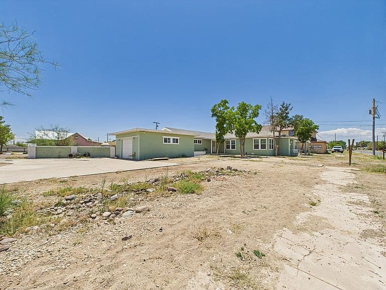 Listing photo 5