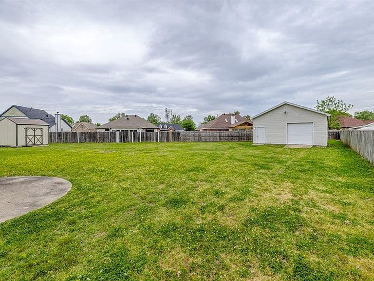 Listing photo 4