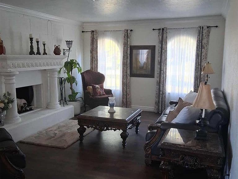 Listing photo 5