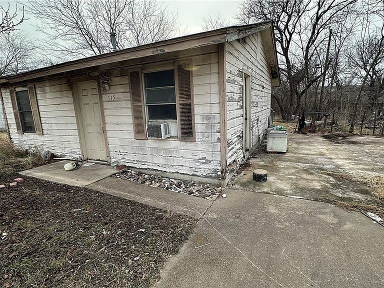 Listing photo 3