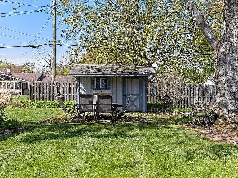 Listing photo 5