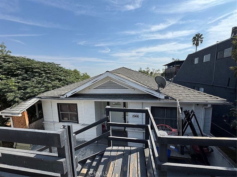 Listing photo 2