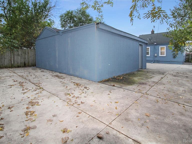 Listing photo 4