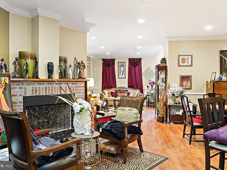 Listing photo 4