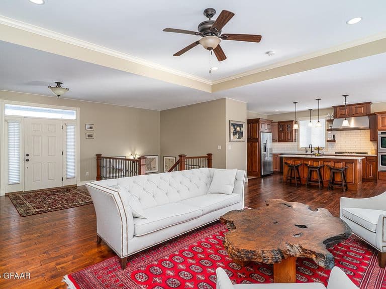Listing photo 4