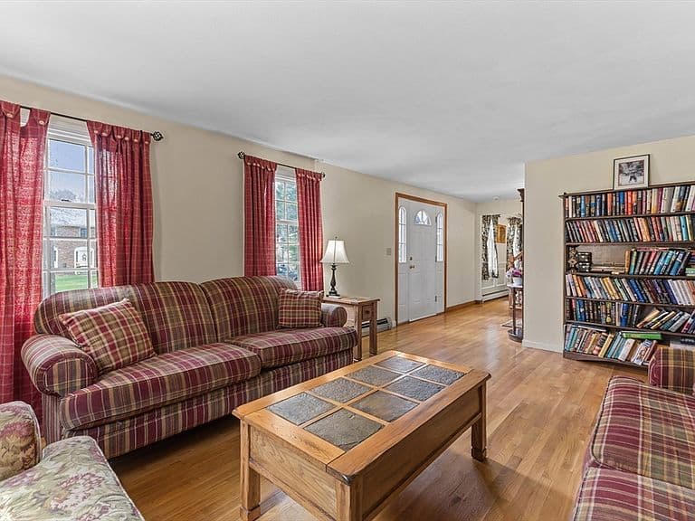 Listing photo 5