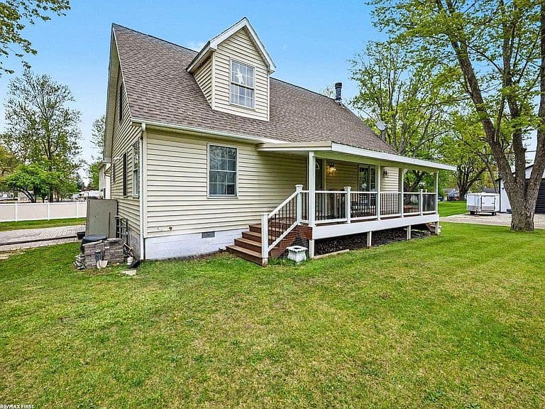 Listing photo 4