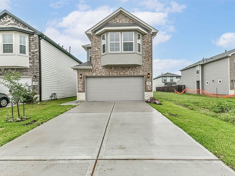 Listing photo 2