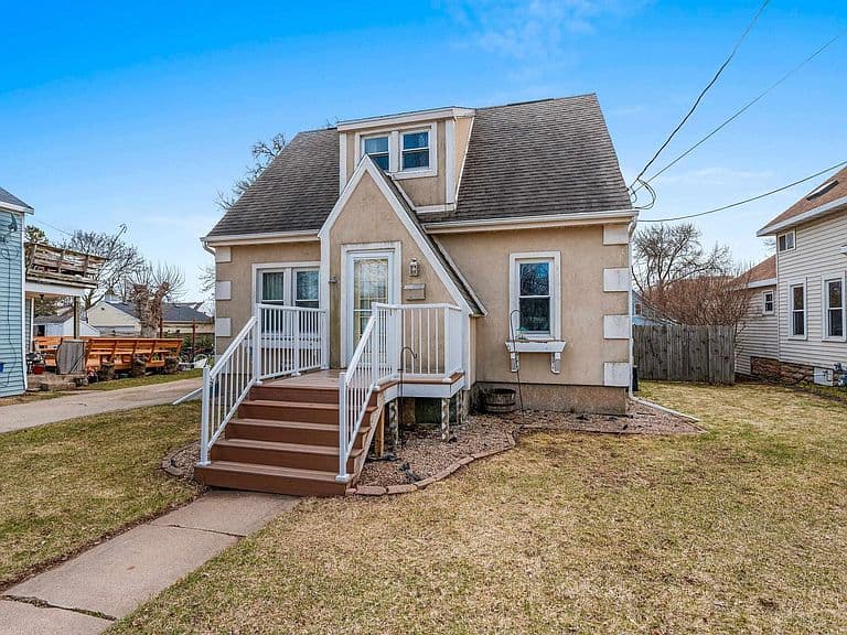 Listing photo 2