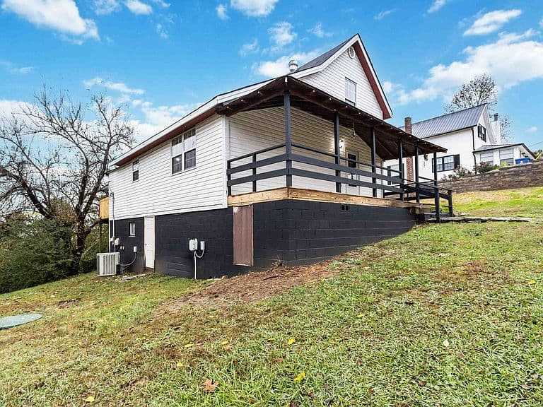 Listing photo 3