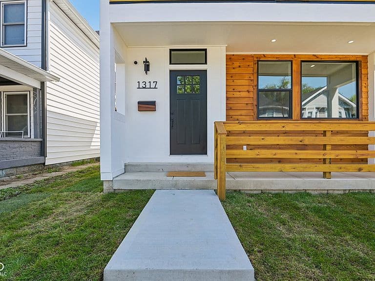 Listing photo 3