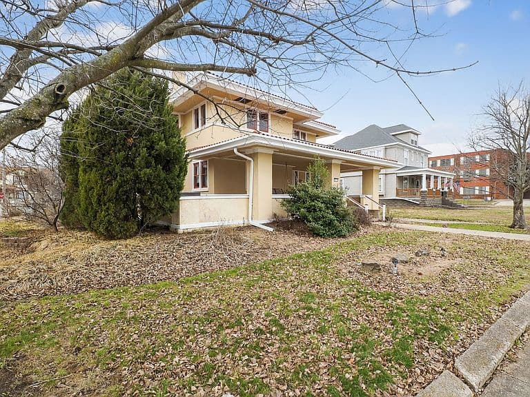 Listing photo 2