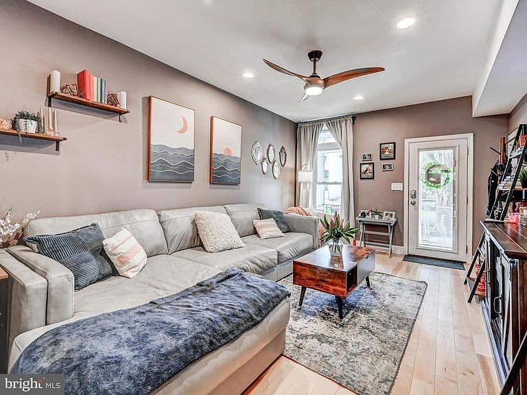 Listing photo 5