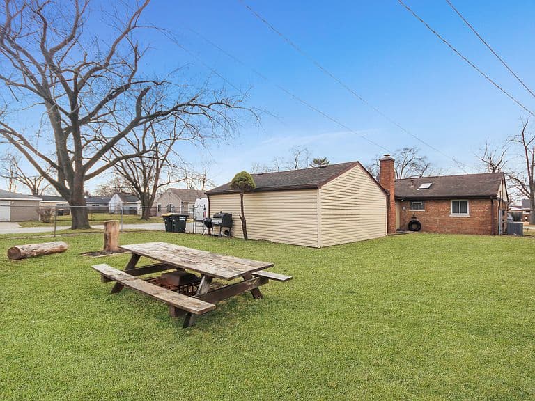 Listing photo 4