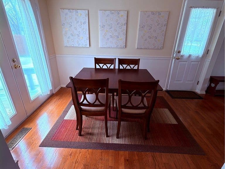 Listing photo 5
