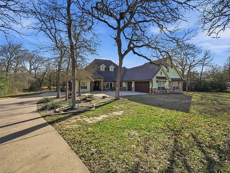 Listing photo 3