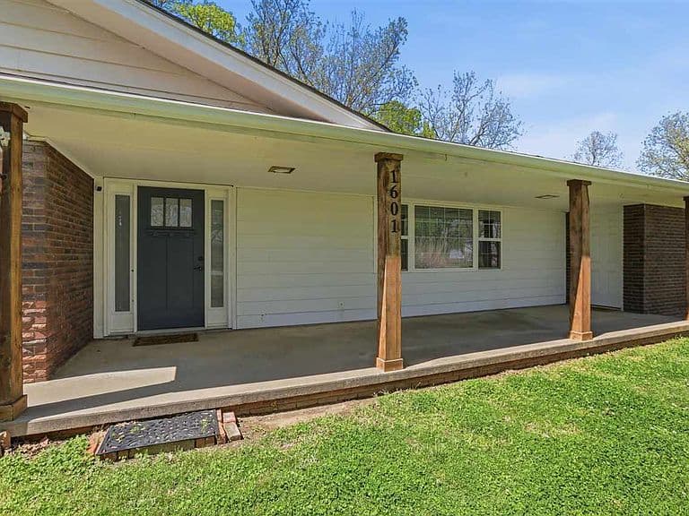 Listing photo 3