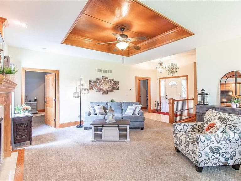Listing photo 3