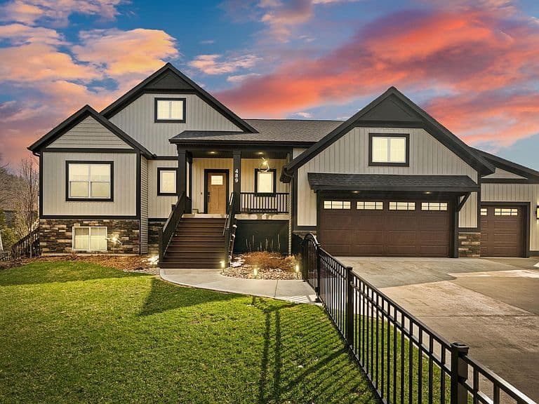 Listing photo 2