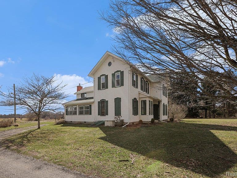 Listing photo 4