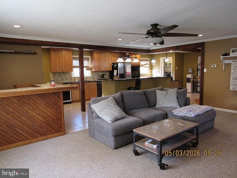 Listing photo 3