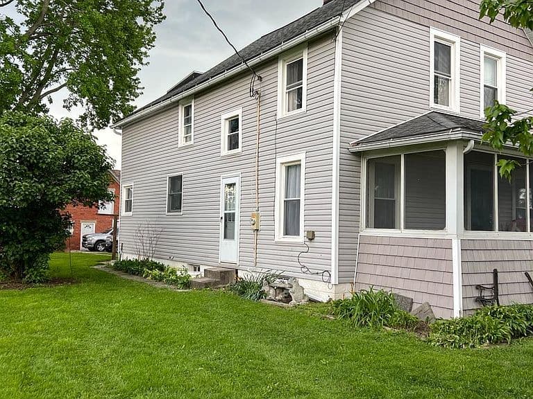 Listing photo 2