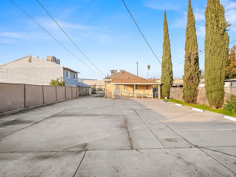 Listing photo 5