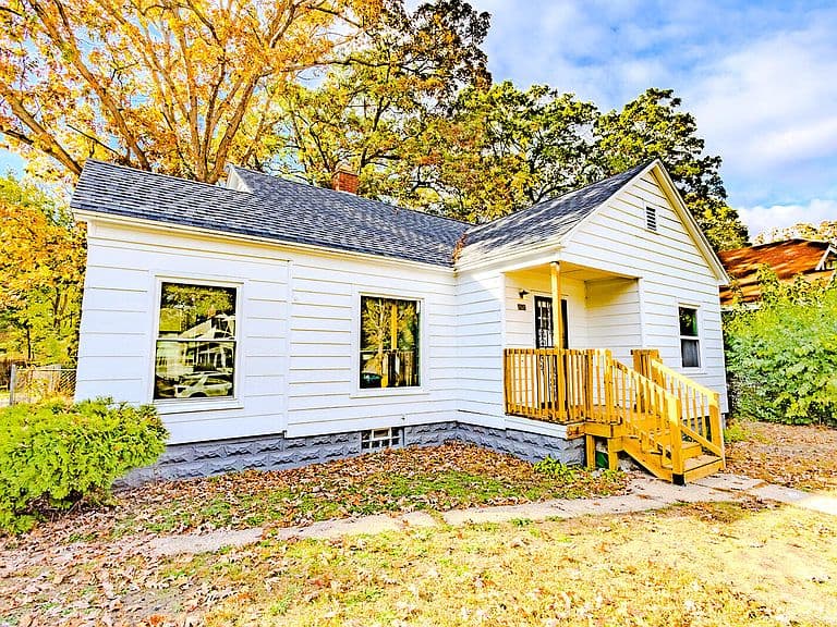 Listing photo 2