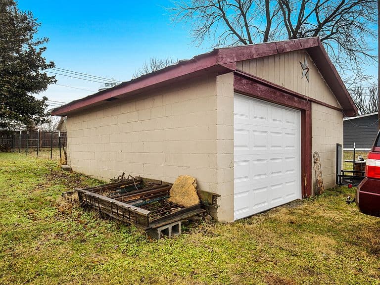 Listing photo 5