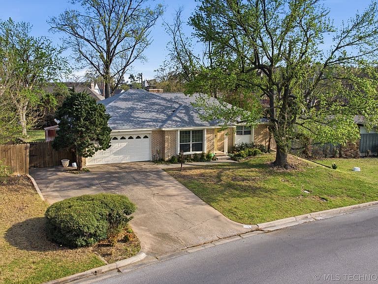 Listing photo 3