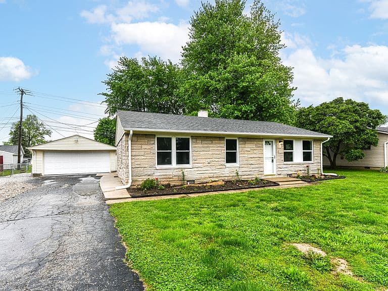 Listing photo 3