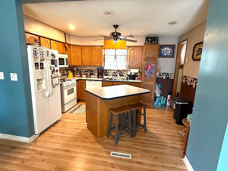 Listing photo 5