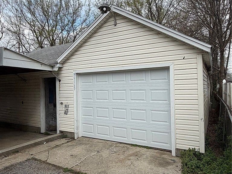 Listing photo 2
