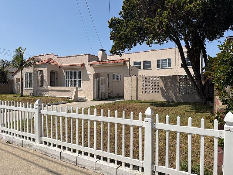 Listing photo 2