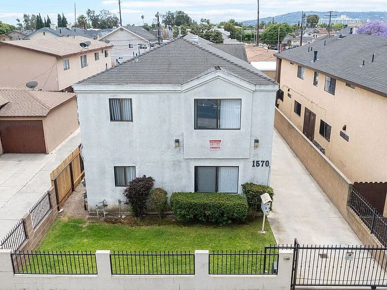Listing photo 3