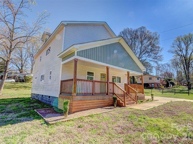 Listing photo 2