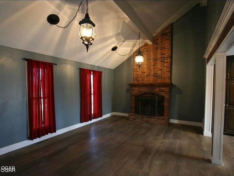 Listing photo 3