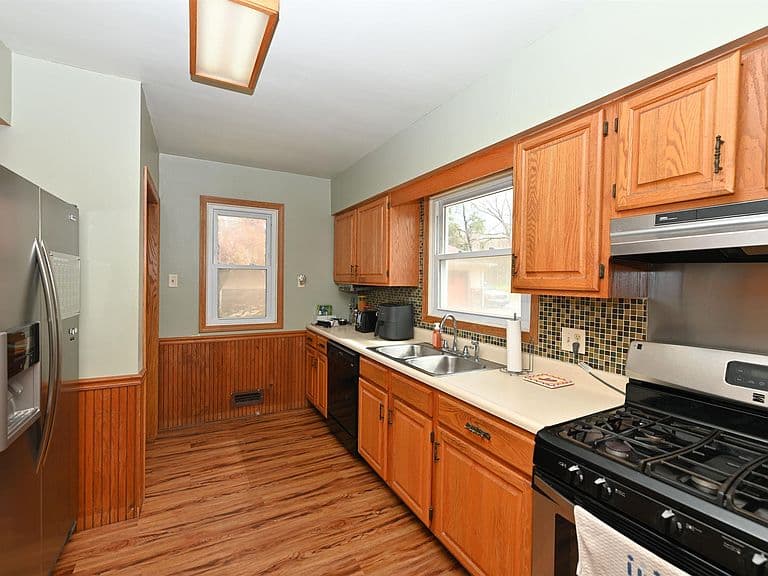 Listing photo 5