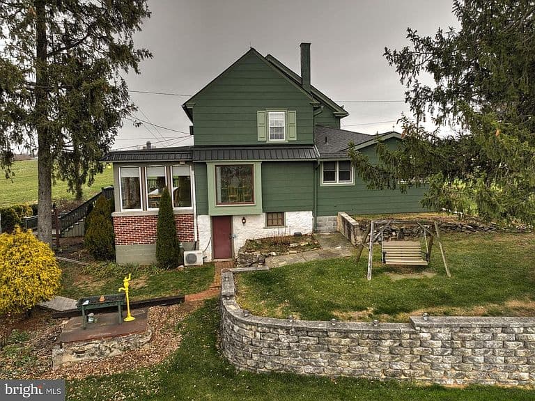 Listing photo 3