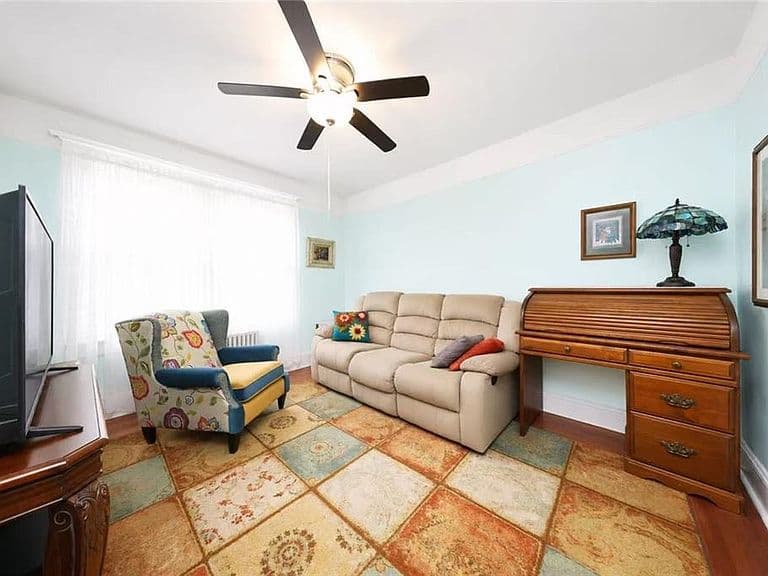 Listing photo 3